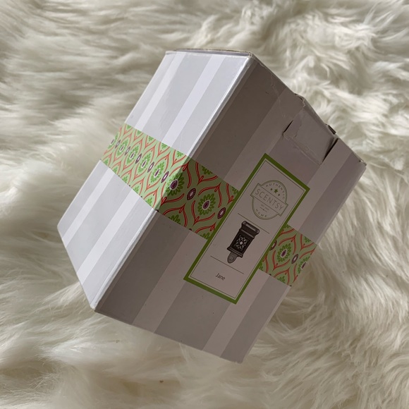 Scentsy | ‘Jane’ Mini Warmer Plug-in 🔌 - Picture 6 of 8